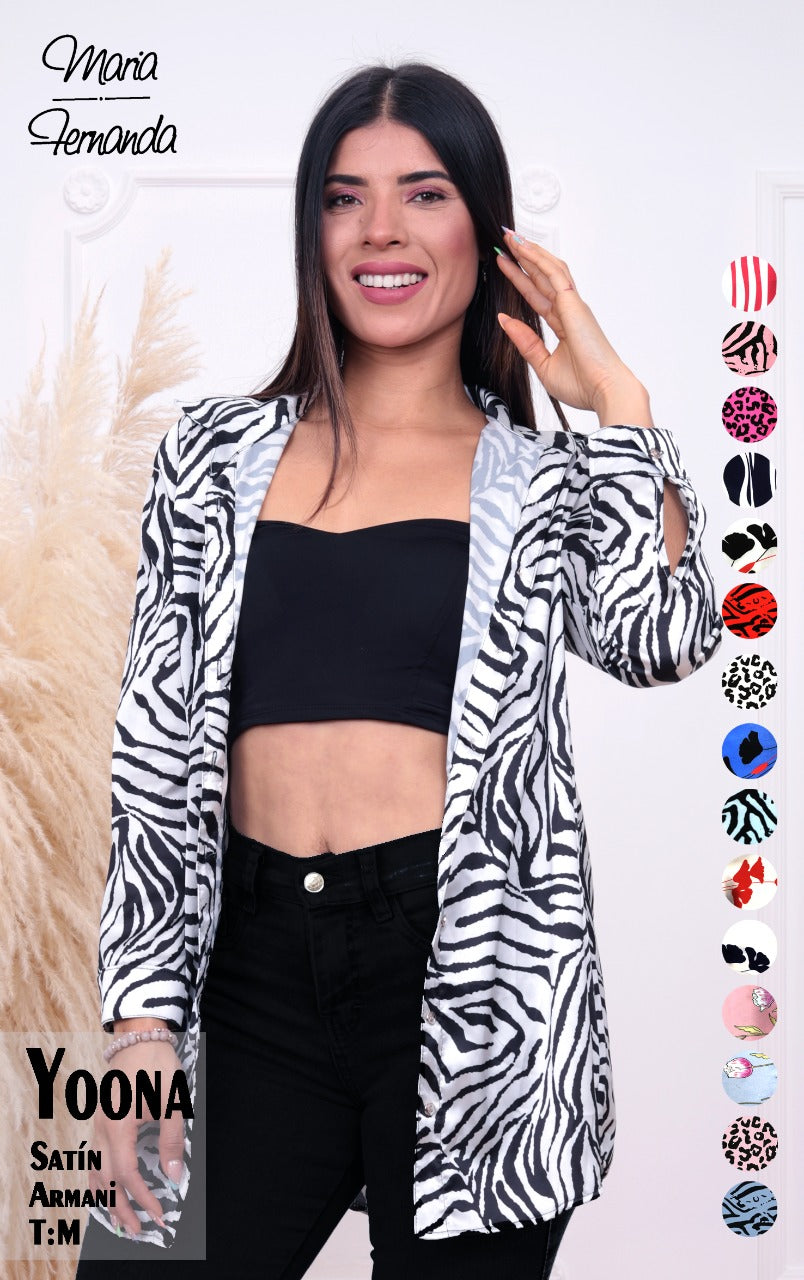 Crop top y capa.Crop top and cape.
